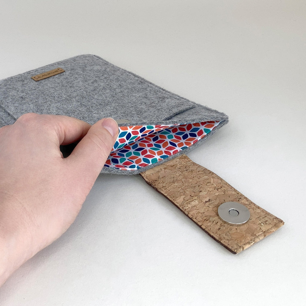 Hülle für reMarkable 2 | mit Magnetverschluss und extra Fach | hellgrau - Colorful | Modell "HAKA"