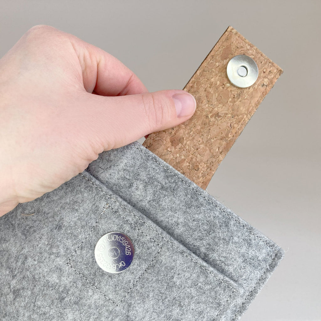 Hülle für reMarkable 2 | mit Magnetverschluss und extra Fach | hellgrau - Colorful | Modell "HAKA"