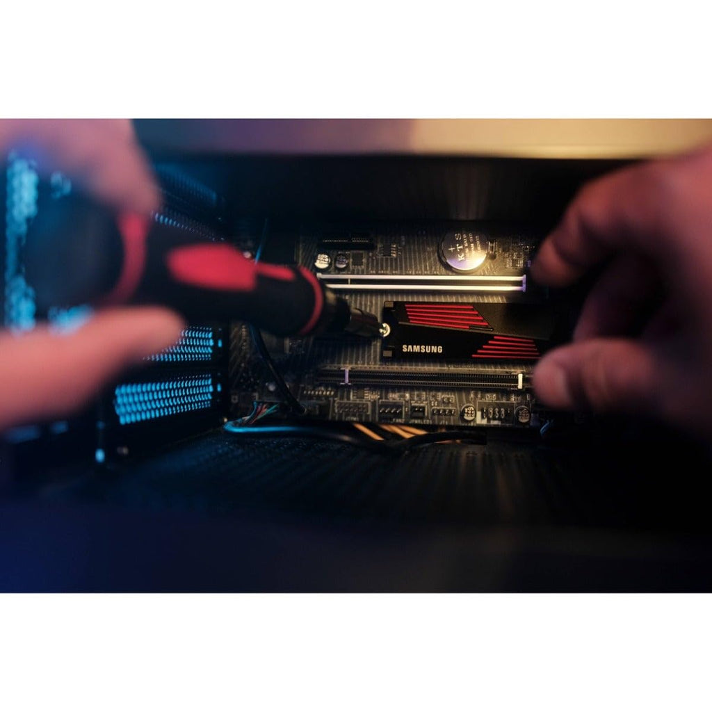 Samsung 990 PRO NVMe M.2 SSD, 2 TB, PCIe 4.0, 7.450 MB/s Lesen, 6.900 MB/s Schreiben, Interne SSD, Interne SSD für Gaming und Videobearbeitung, Schwarz, MZ-V9P2T0BW