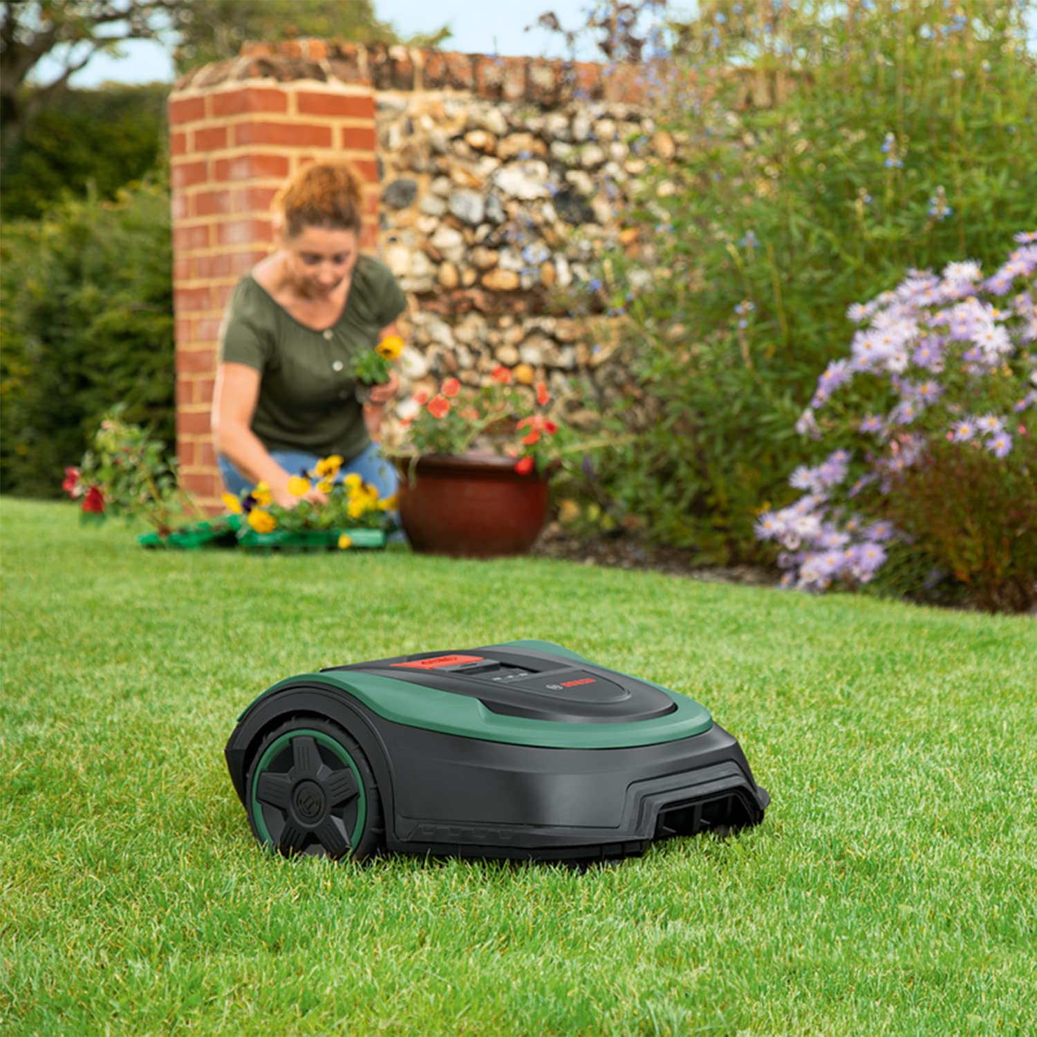 Bosch Home and Garden Indego XS 300 Robot Lawnmower (with Integrated 18 V Battery, Charging Station Included, Cutting Width 19 cm, for Lawns up to 300 m², in Box) Black, Green