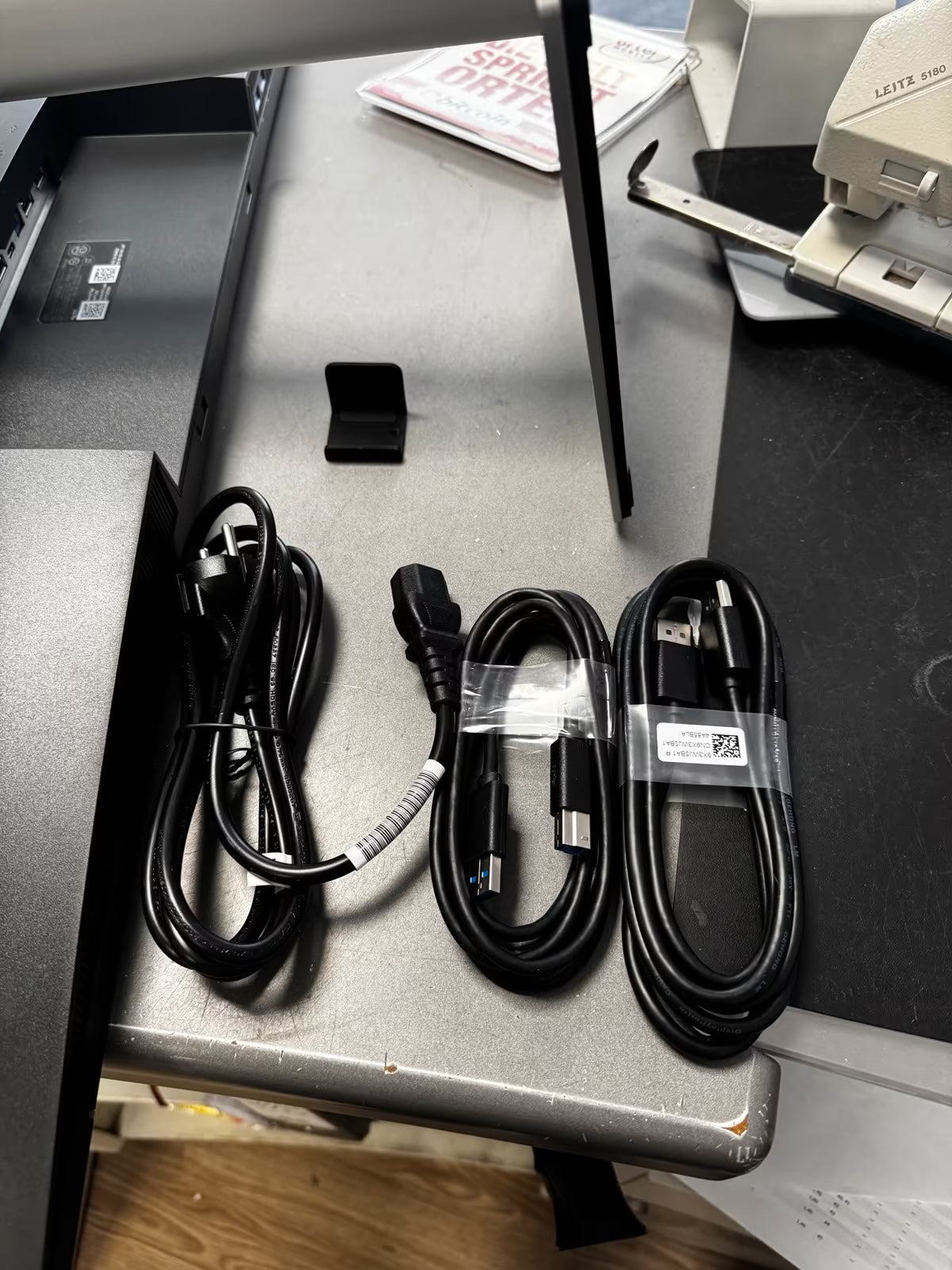 Dell P3421W, 34 Zoll Monitor IPS Auflösug 3440x1440 black-silver, refurbished, curved