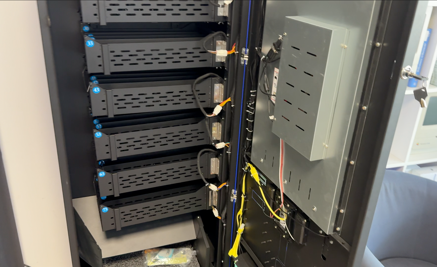 Indoor Vape- / Zigaretten- Automat für Handel und Gastronomie